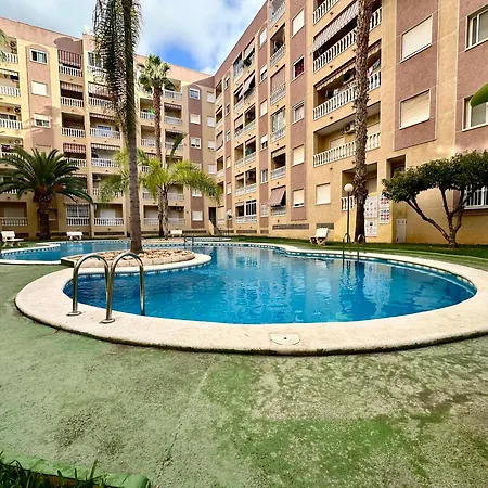 Triple Five شقة *