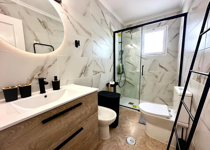 Triple Five Apartment *